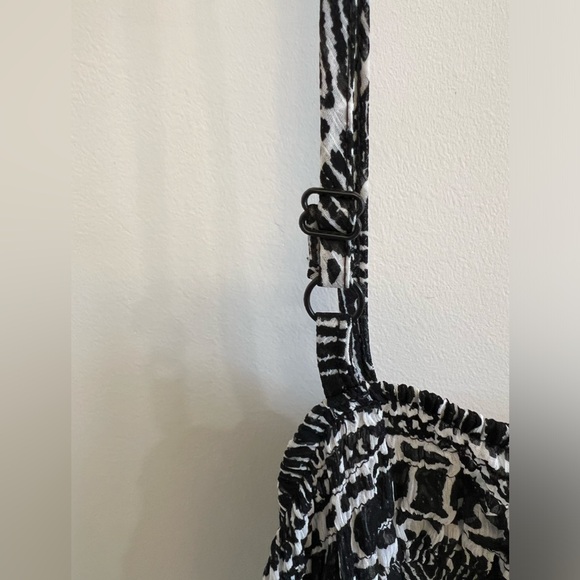 RARE Brandy Melville Flowy Low Open Back Black and White Boho Bohemian Dress OS - Picture 5 of 5